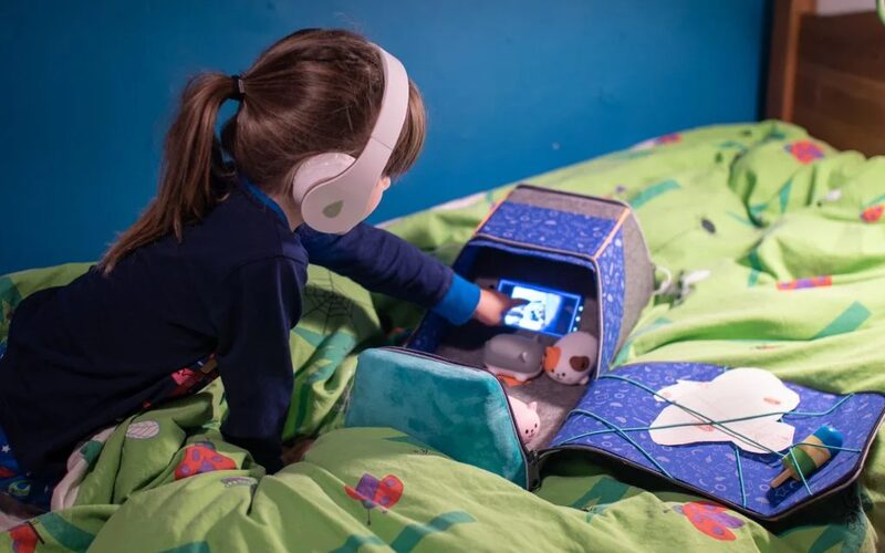 A child using the trove felt memory bag